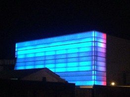 <p>Die APU AG ist der mongolische Marktführer in der Herstellung von Bier und Wodka. Rund die Hälfte des in der Mongolei produzierten Bieres kommt aus dieser Brauerei.</p>